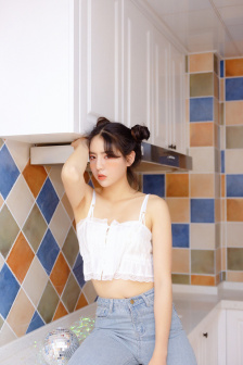 年轻丰满的朋友妻子